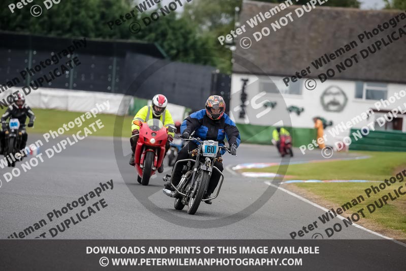 Vintage motorcycle club;eventdigitalimages;mallory park;mallory park trackday photographs;no limits trackdays;peter wileman photography;trackday digital images;trackday photos;vmcc festival 1000 bikes photographs